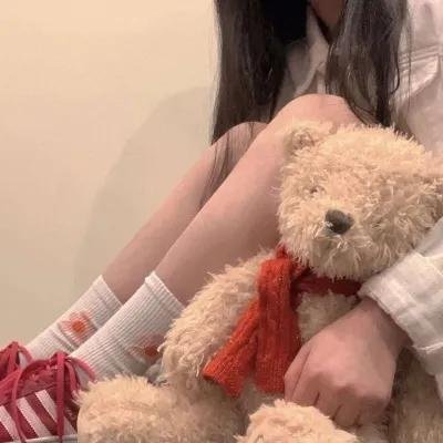 港台老牌艺人与神秘男子同车离开，72小时内幕曝光，公司火速否认